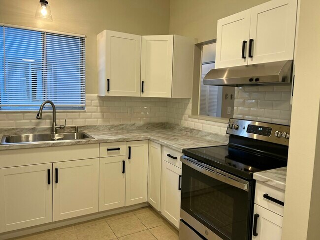 Building Photo - 5711 Gallatin Ln