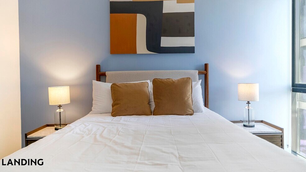 Building Photo - 513 S Damen Ave