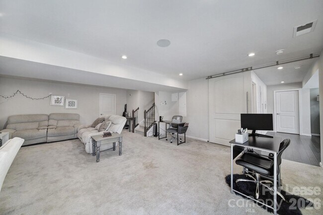 Building Photo - 6710 Carradale Way
