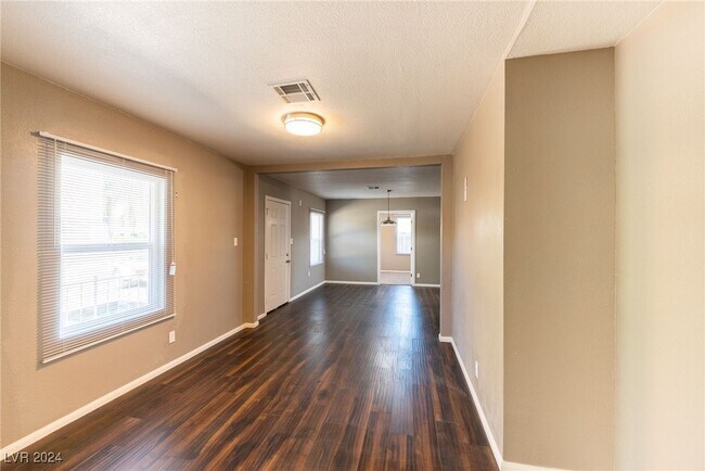 Building Photo - 227 S Texas Ave