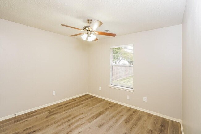 Building Photo - 5200 Rockwood Dr