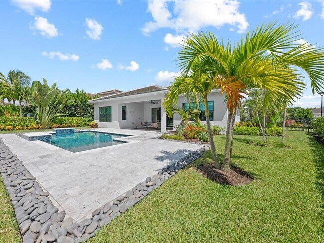 Building Photo - 5577 St Armands Way