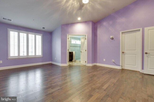 Building Photo - 8526 Pine Springs Dr