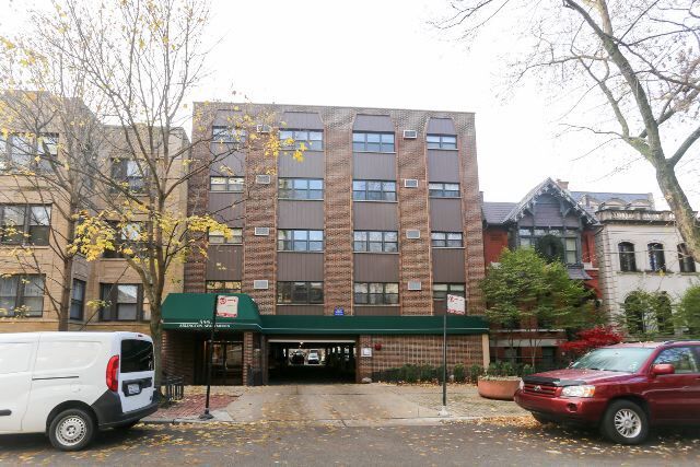 Primary Photo - 555 W Arlington Pl
