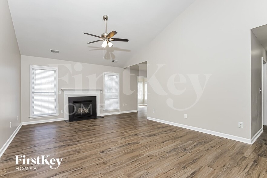 Building Photo - 5902 Black Willow Dr