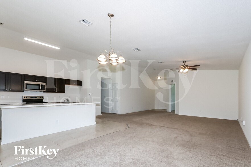 Building Photo - 1682 SW Crawford Ave