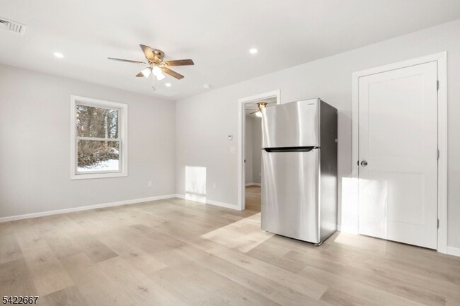 Building Photo - 7 Mountain Rd