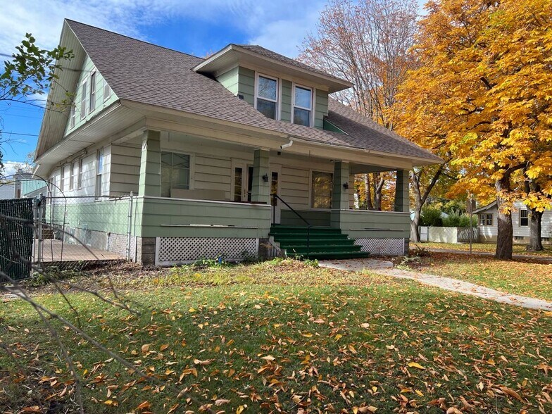 Building Photo - 808 2nd Ave W