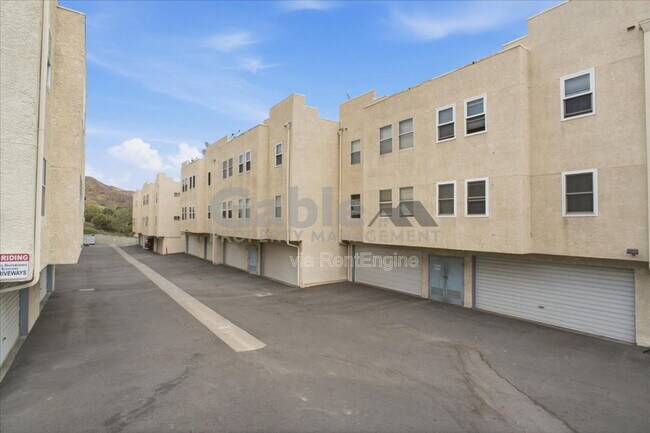 Building Photo - 18209 Sierra Hwy