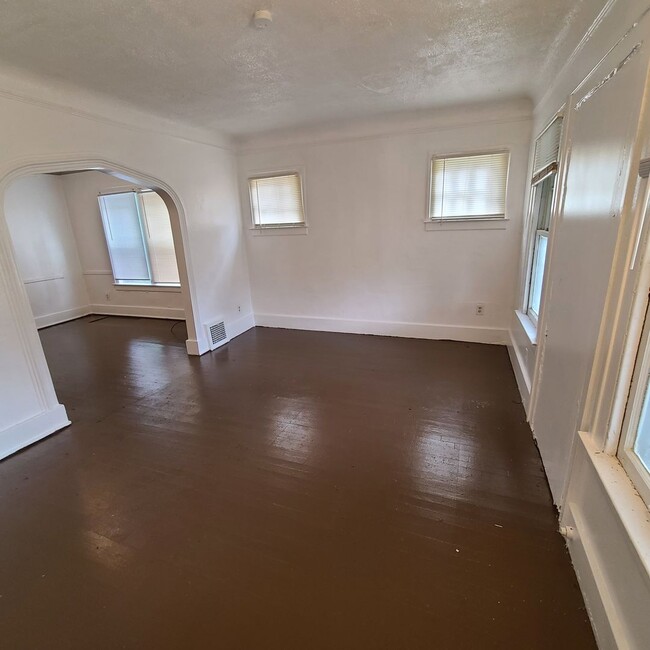 Building Photo - 2549 Highland St