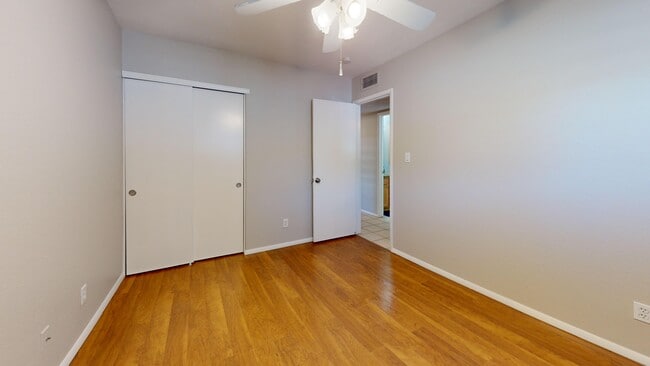 Building Photo - 2080 E Greenway Dr