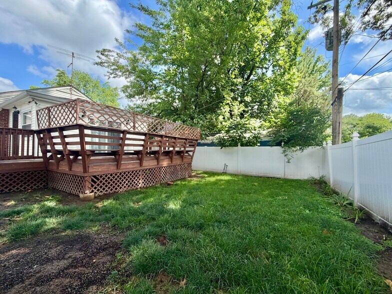 Building Photo - 2315 Hill Ave