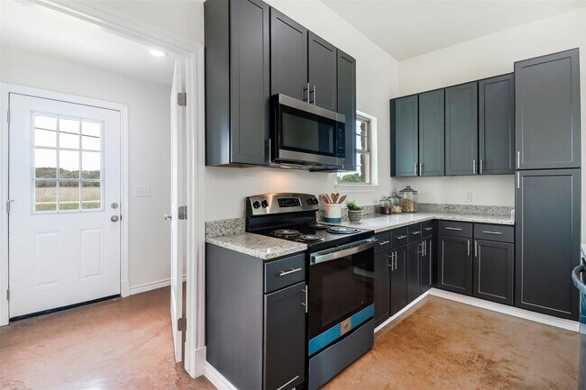 Building Photo - Charming 3-Bedroom Townhome near Lake Tawakoni!