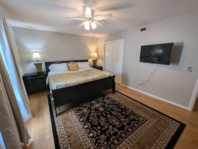 Building Photo - 3600 Chateau Dr