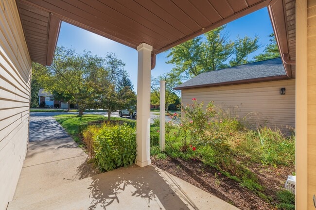 Building Photo - 657 E Heather Dr
