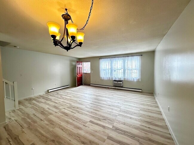 Building Photo - 540 Granby Rd