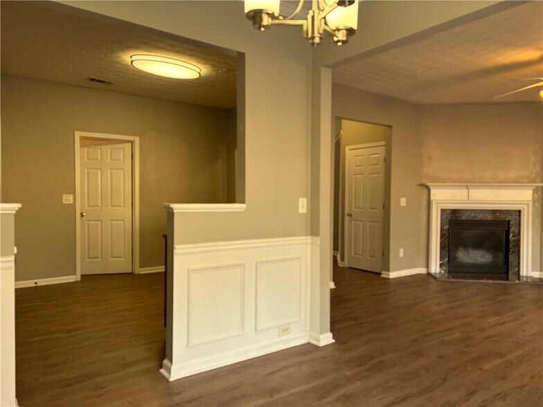 Building Photo - 303 Barberry Pl