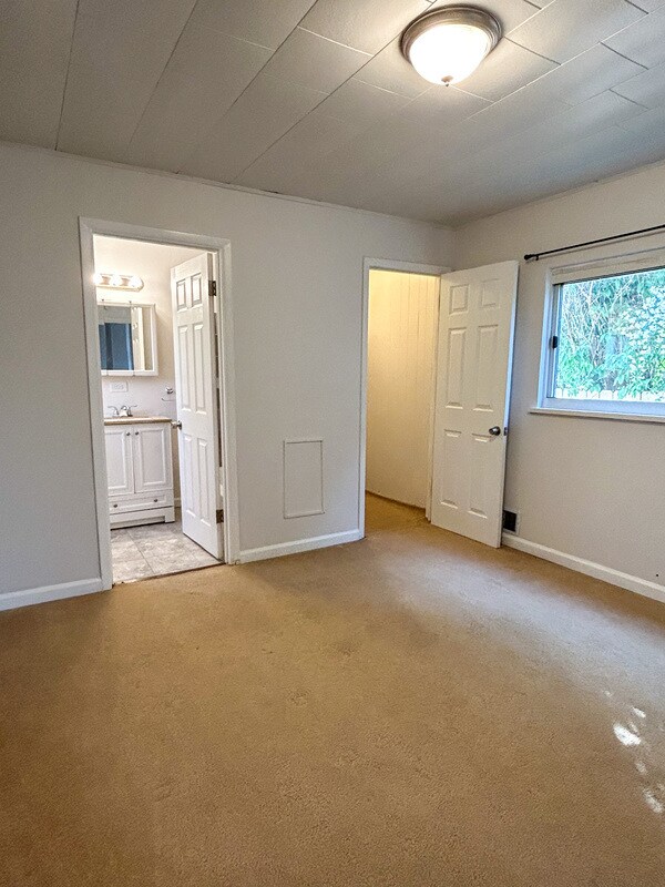 Building Photo - 1404 Wareman Ave