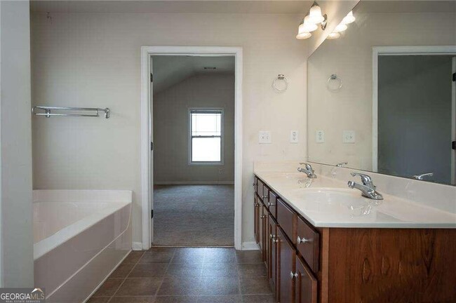 Building Photo - 304 Ridge Pointe Drive