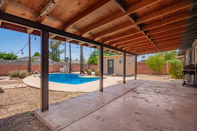 Building Photo - 7813 E Cypress St