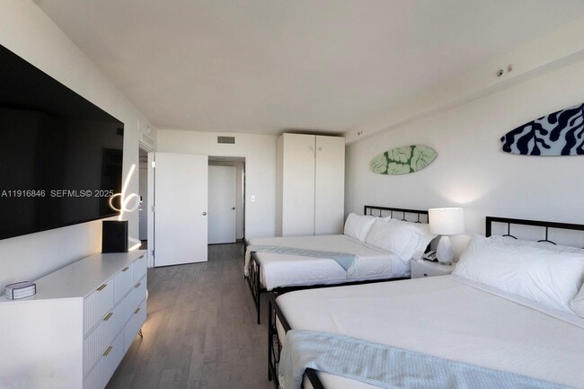 Building Photo - 1100 West Ave