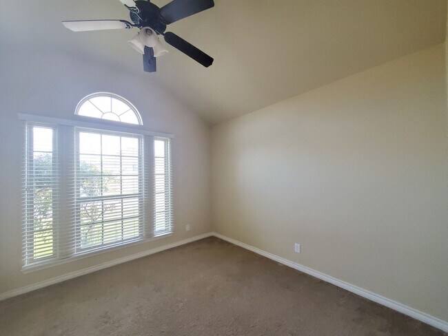 Building Photo - 6109 Newcastle Dr