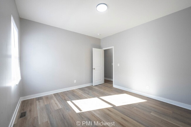 Building Photo - 1817 Montcalm St