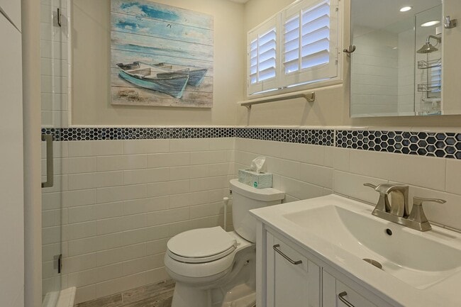 Building Photo - Spectacular 2 Bd/2Ba Glorietta Bay Condo.