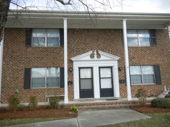 Primary Photo - 1002 Willow Dr