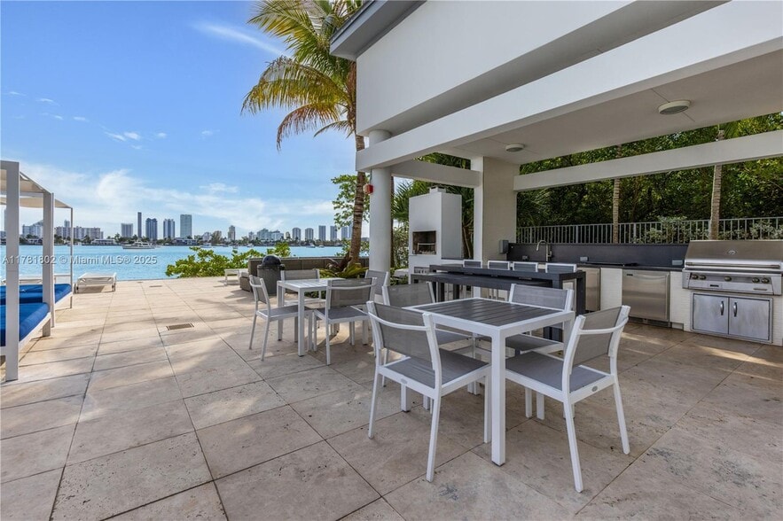 Building Photo - 17111 Biscayne Blvd