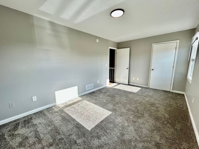 Building Photo - Modern 3BR Apartment in Richmond!