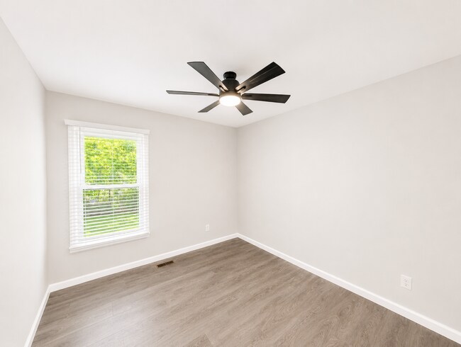 Building Photo - Renovated Candler Rental!