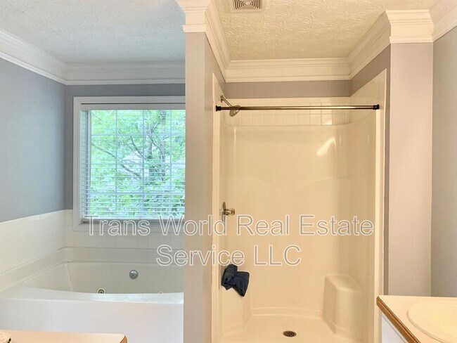 Building Photo - 4442 Keenly Valley Dr NE