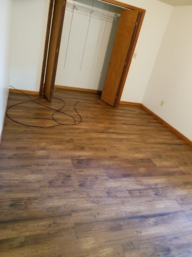 Building Photo - 4 bd, 3 ba house, NW Columbia, quick access to Stadium/I-70, screened porch