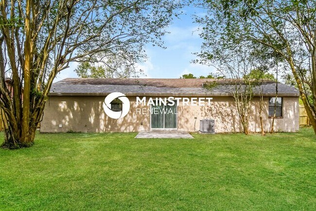 Building Photo - 3 Bedroom Pet-Friendly Home in Orange Park...