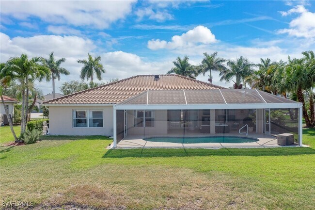 Building Photo - 2250 Grove Dr