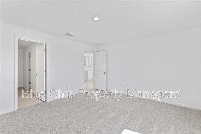 Building Photo - 5131 Magnolia Palm Dr