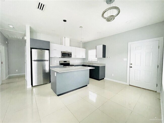 Building Photo - 23 Summerland Ln