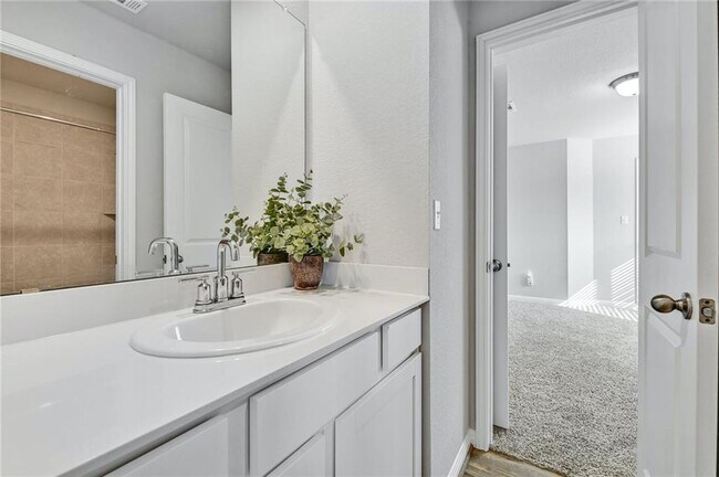 Building Photo - 5805 Liguria Cv