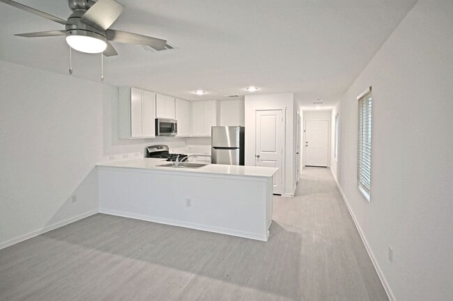 Building Photo - 12105 Floral Blossom