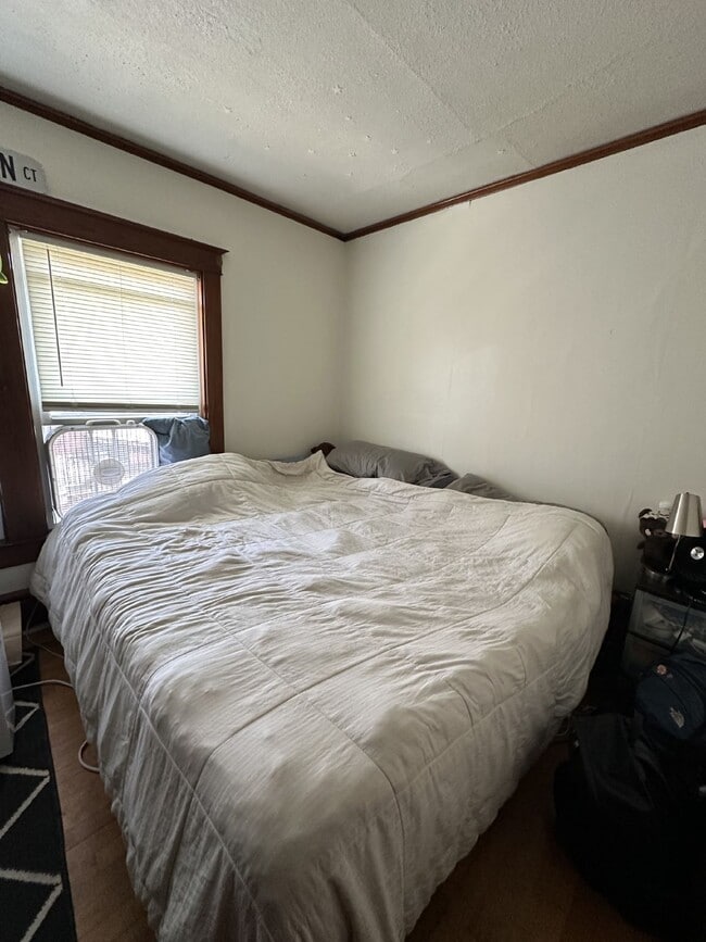 Building Photo - 3 bed 1 bath near UWEC! Available June 1st 2025