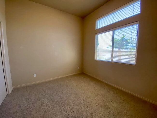 Building Photo - 394 N 2720 E