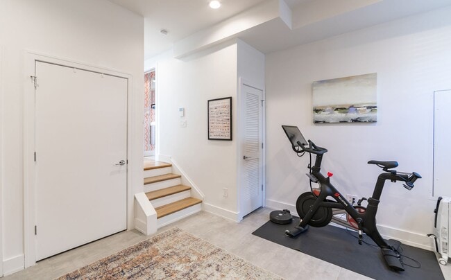 Building Photo - Three Bed Olde Kensington Home