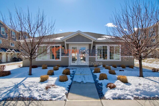 Building Photo - 8172 Broken Spoke Ln