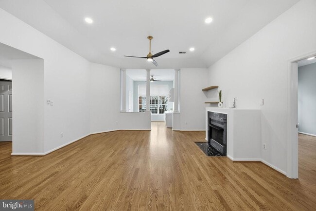 Building Photo - 10793 Symphony Way