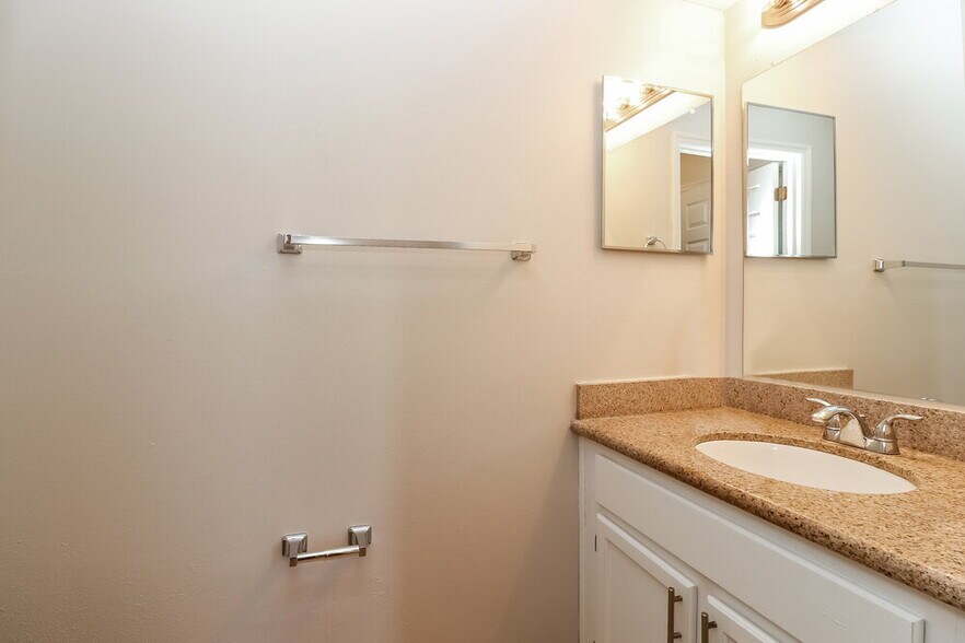 Building Photo - 2332 Flamingo Lakes Dr