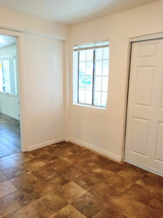 Building Photo - Recently Remodeled 3bd Single Story House Accepting Pets!