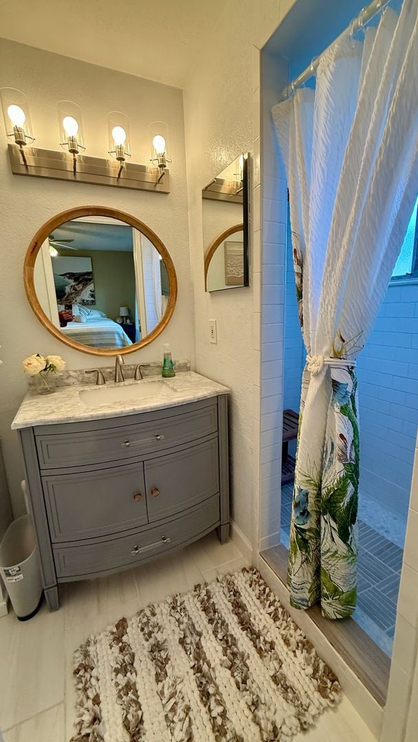 Building Photo - LAKE VIEW - NEVER FLOODED 4/3