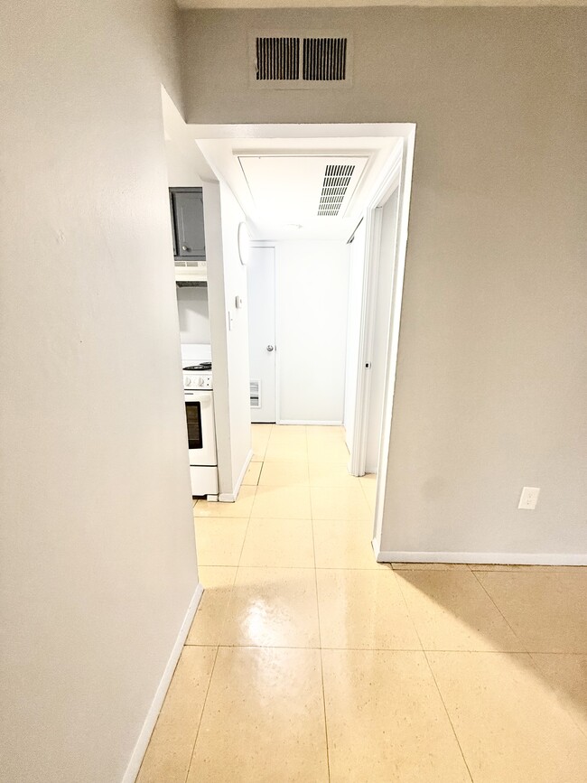 Building Photo - 2971 Four Towers Dr