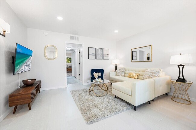 Building Photo - 137 Avenida Messina